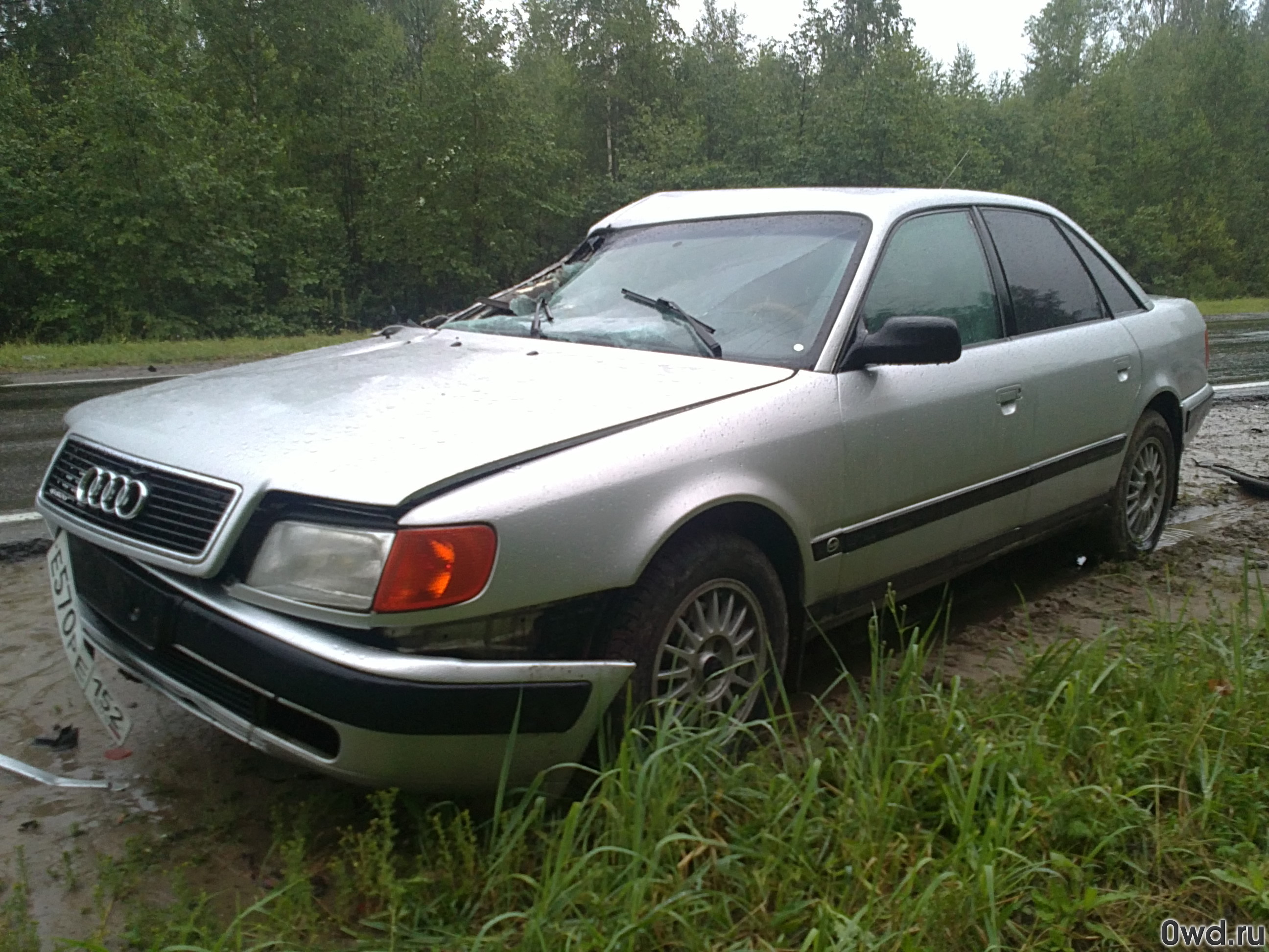 Битый автомобиль Audi 100 (1992) в Шахунье